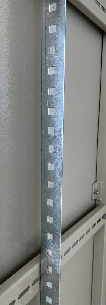 Профиль вертикальный 1800x36х36 ПВ-01